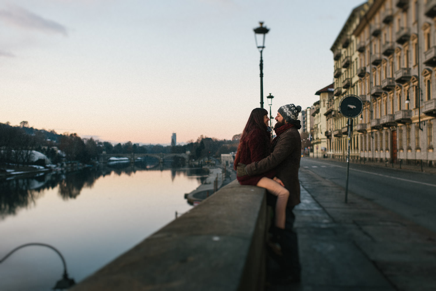 fotografo matrimonio Torino all'alba ai Murazzi